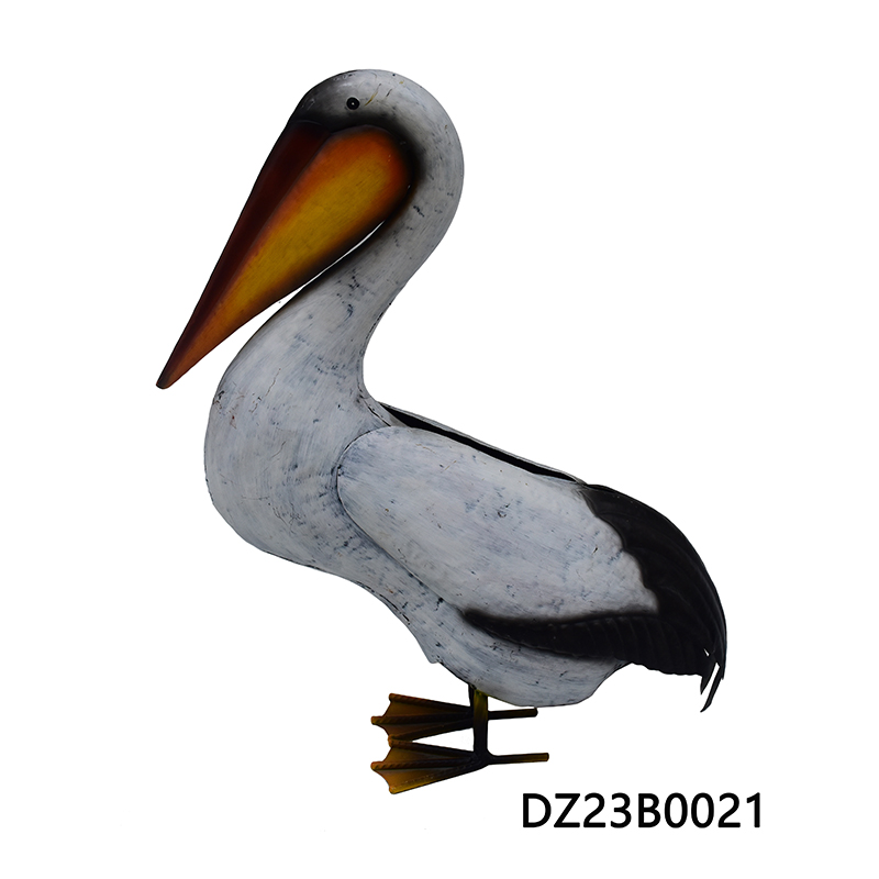Pelican Sculpture for Garden Beautiful Cute Animal Statue Courtyard Ornament Creative Outdoor Decor