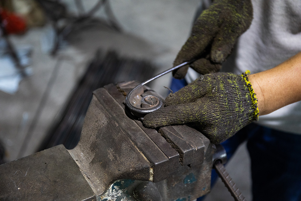 4.6 Production Process-6-Hand Curving